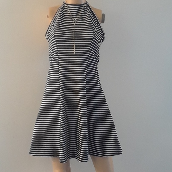 Black & white halter tie dress - Picture 2 of 3